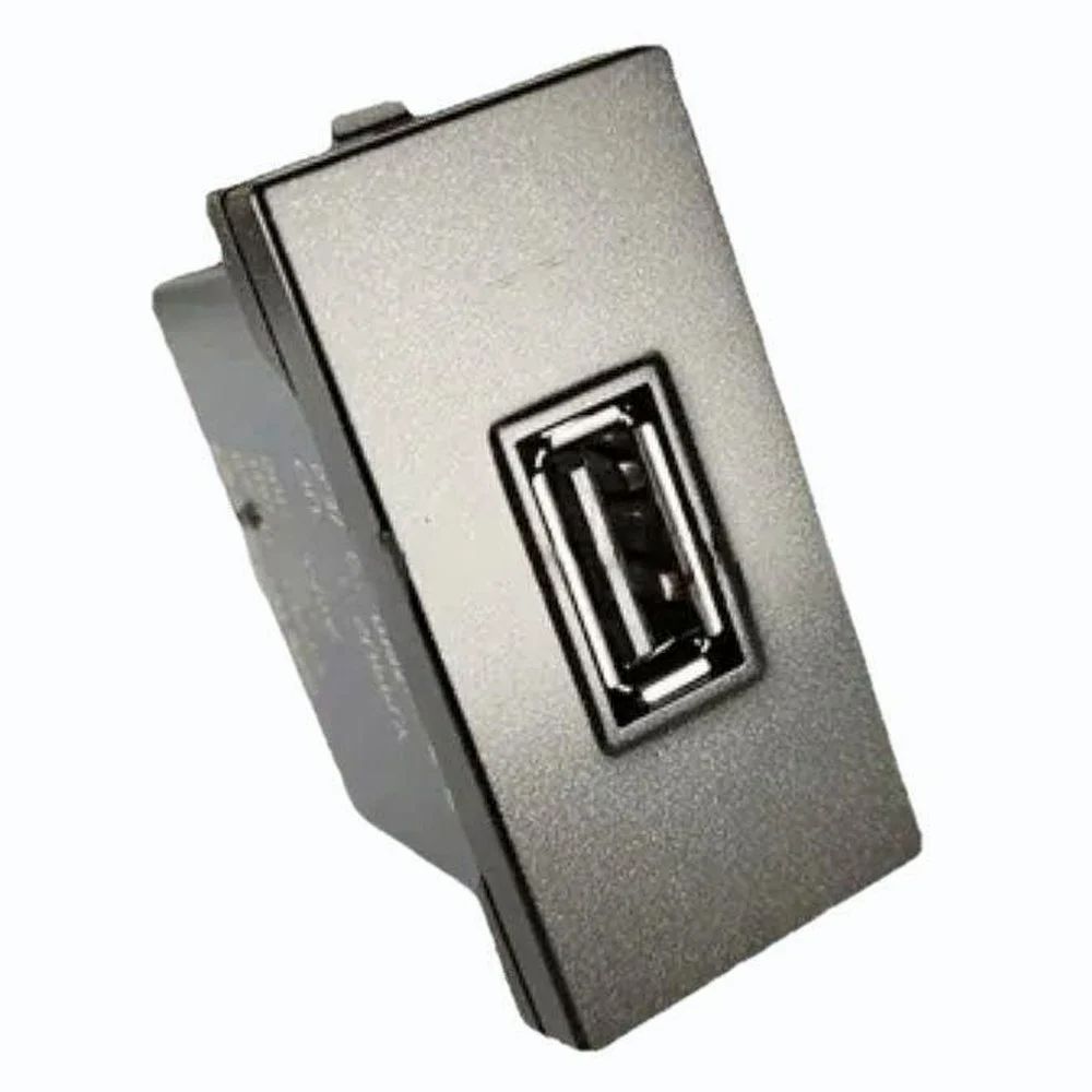 Great White Myrah USB charger